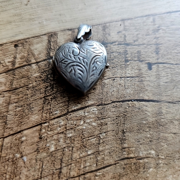 Large Etched Sterling Silver .925 HEART Locket Pendant - Picture 1 of 5